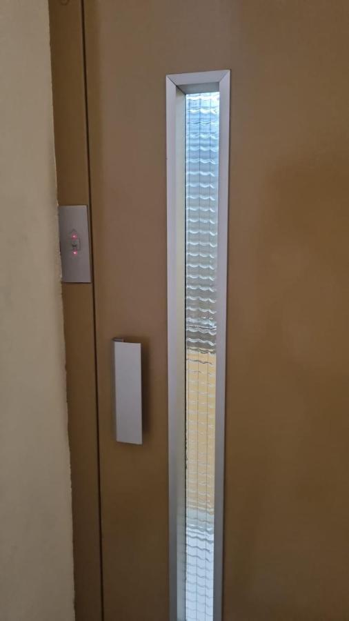 Hostal Vara Madrid Exterior foto