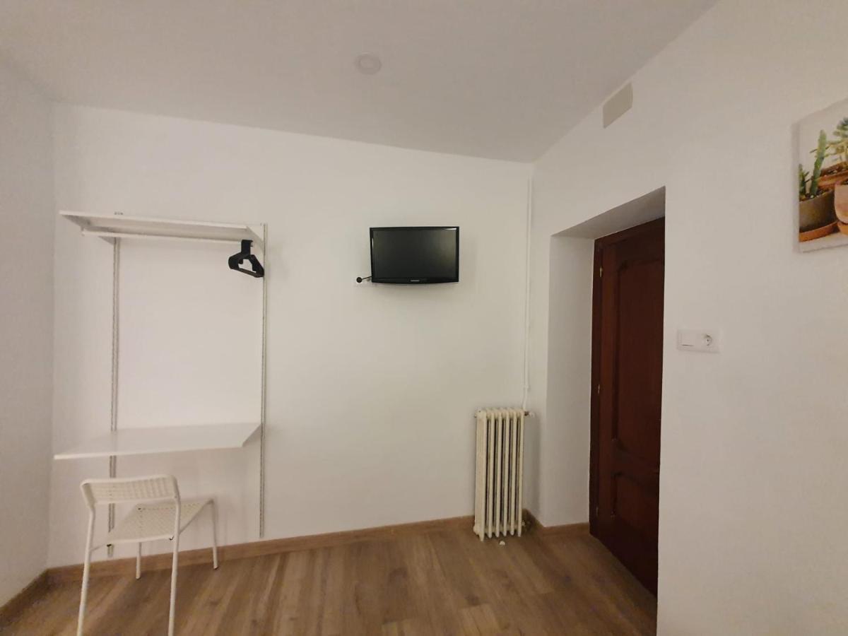 Hostal Vara Madrid Exterior foto