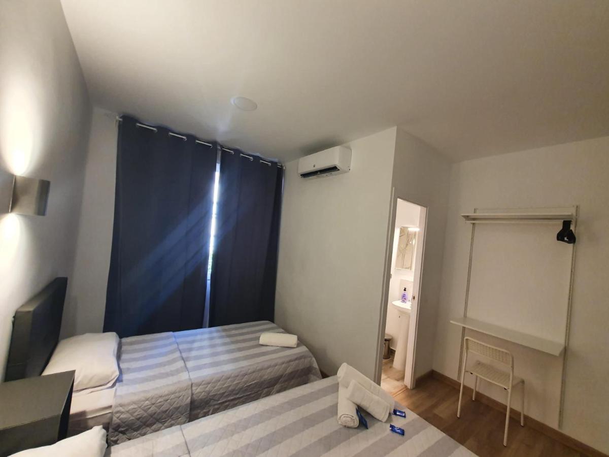 Hostal Vara Madrid Exterior foto